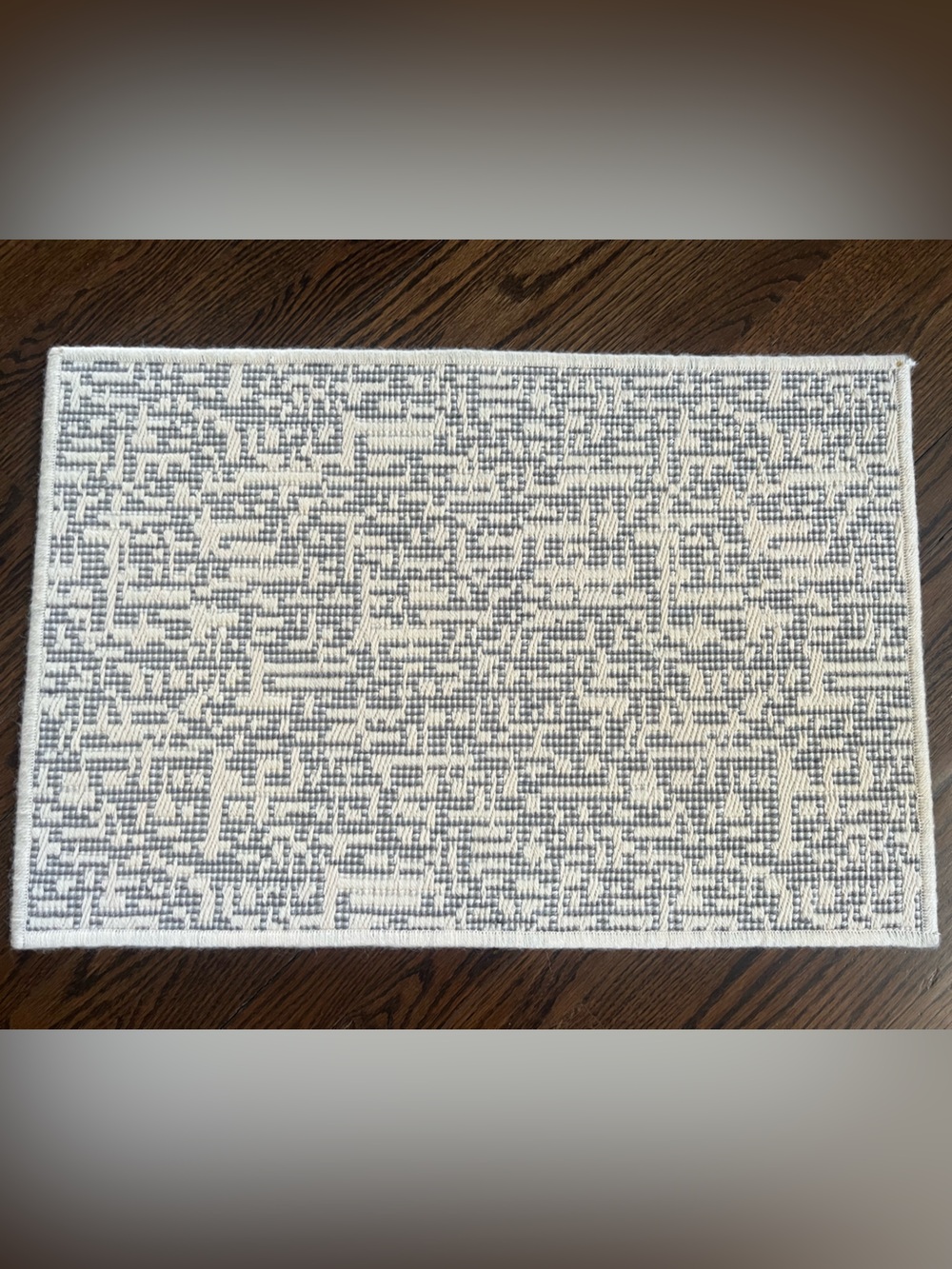 27.5 inches x 18.5 inches Cream & Grey Pixel Perfect Handloomed Flatweave Carpet